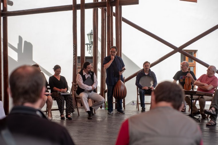 Feltöltődni a régi idők dallamaival