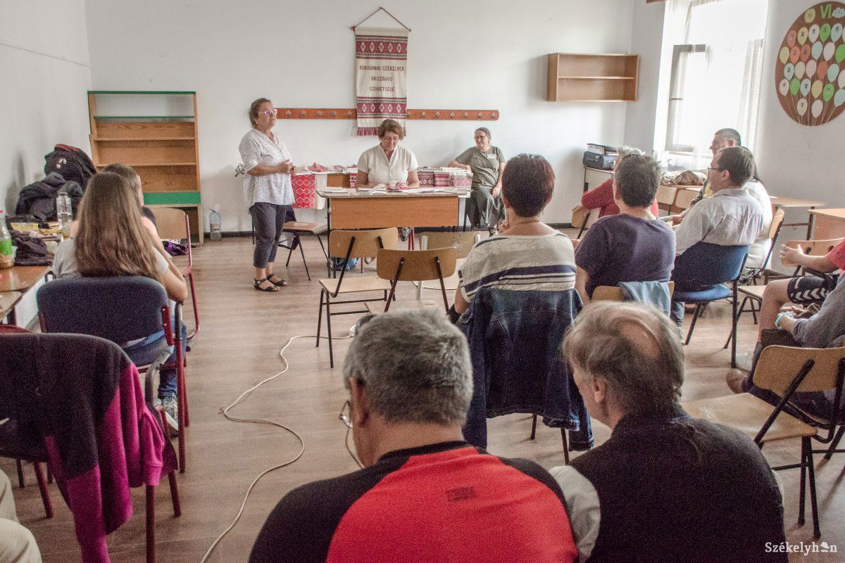 A bukovinai székelyek történelmével, ének- és tánckultúrájával ismerkedhetnek meg a táborozók •  Fotó: Pinti Attila