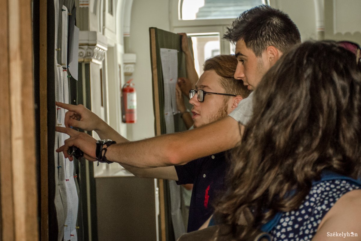 Második kifüggesztés. Jócskán változtak az eredmények Háromszéken. Képünk illusztráció •  Fotó: Pinti Attila