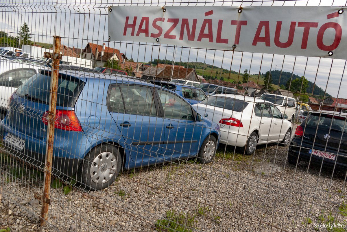 A Volkswagenek és Opelek jellemzően idős használt autóként érkeznek Erdélybe •  Fotó: Gábos Albin