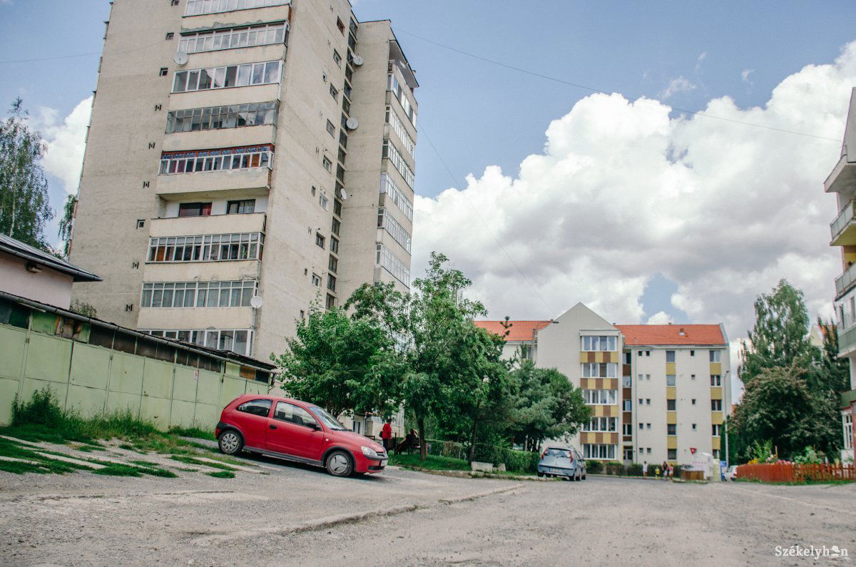 Romló körülmények a Pacsirta sétányon. Késik a változás •  Fotó: Gecse Noémi