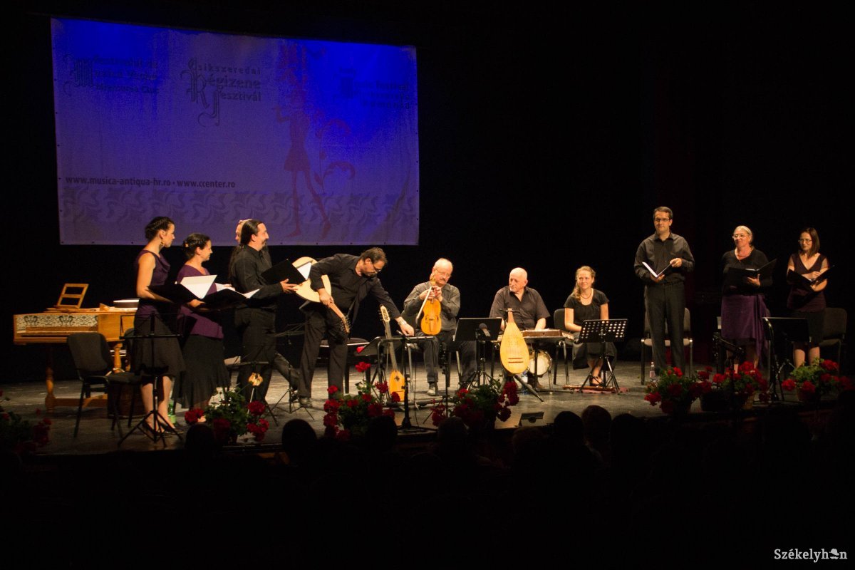 •  Fotó: Albert Orsolya