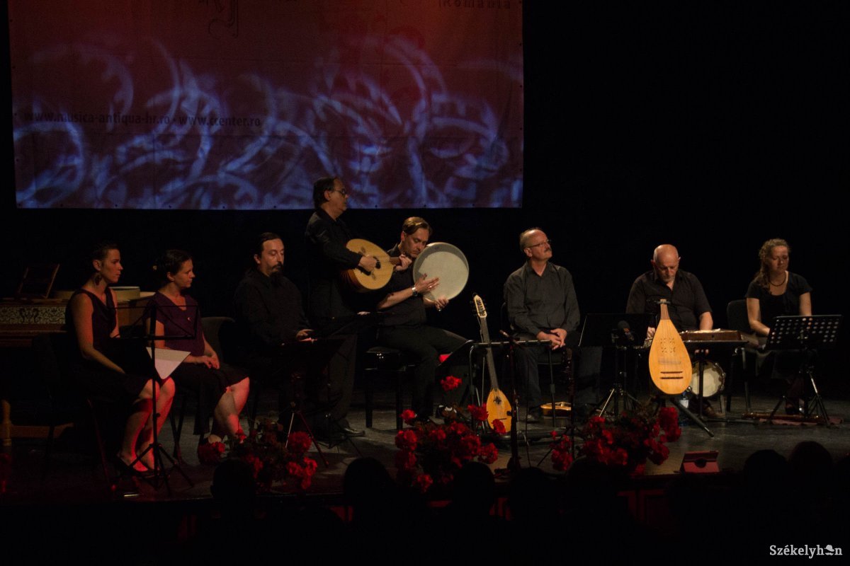 •  Fotó: Albert Orsolya