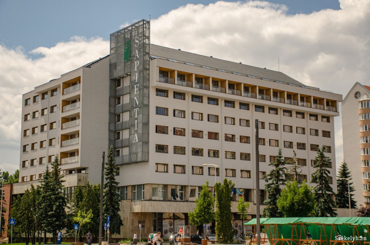 A Sapientia EMTE Csíkszeredai karának épülete. Egészségügy-terén is bővülhet az oktatási paletta •  Fotó: Gecse Noémi