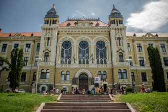 A tanfelügyelőség vagy elfogadja a volt igazgató visszahelyezését, vagy perel