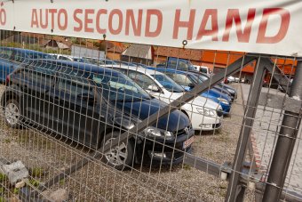 Látványosan megdrágultak a használt autók Romániában, de még mindig uralják a piacot