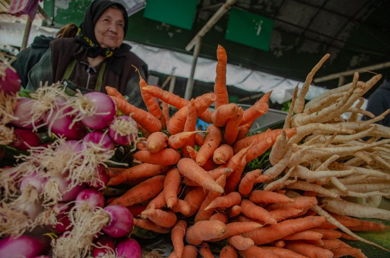 Nem adják olcsón a gyümölcsöket és zöldségeket a csíkszeredai piacon