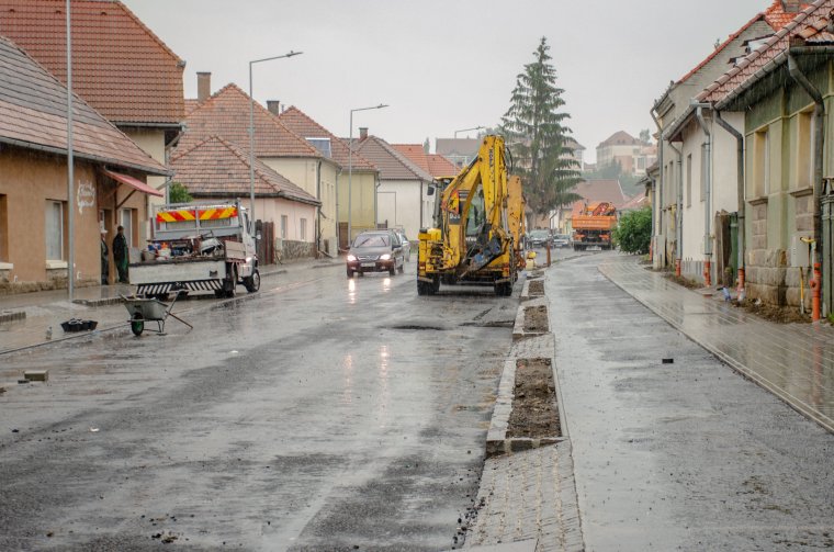 Hamarosan megnyitják a forgalom előtt a zsögödi főutcát