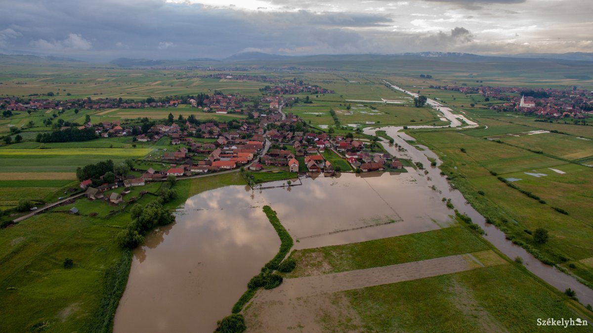 Alcsíkon kilépett az Olt a medréből •  Fotó: Farkas Tamás