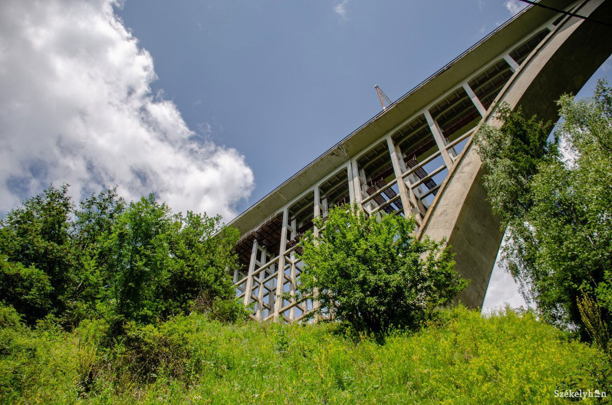 A Karakó-völgyhíd tartópilléreit is fel kell újítani •  Fotó: Gecse Noémi