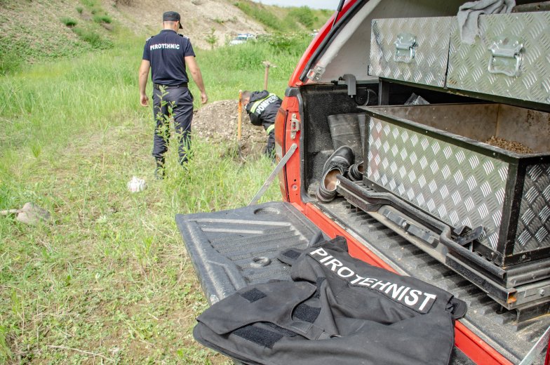 Erős zúgás után robbanást hallottak: drón zuhant a kertbe egy Székelyfölddel szomszédos megyében