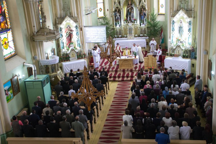 Latin és magyar nyelvű szentmise Szépvízen