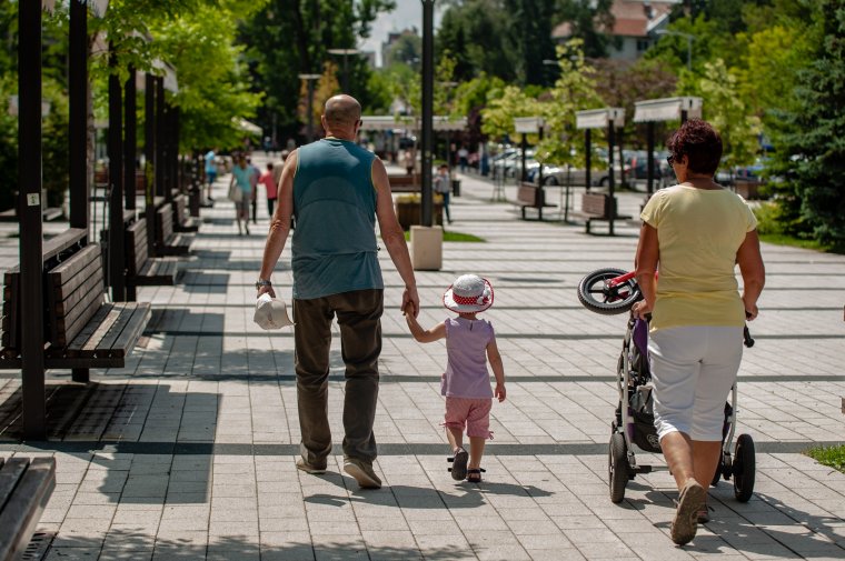 Csíki anyák gyermekvállalása számokban – egy online bejegyzés elemzése