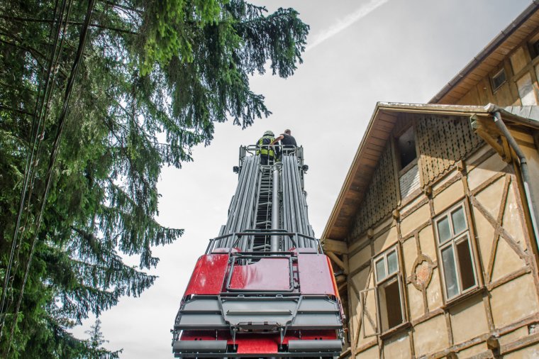 Földrengés, vihar és tűz utáni katasztrófahelyzetben „mentettek” a sürgősségi alakulatok