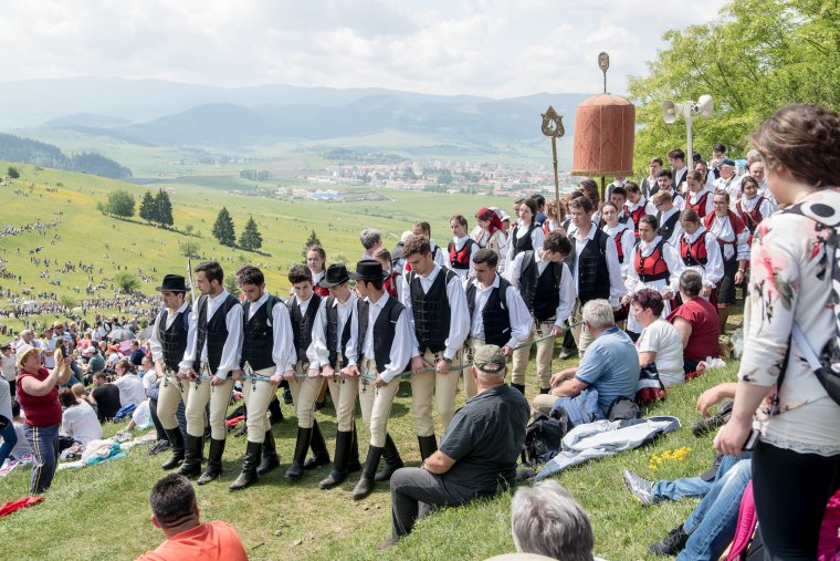 Érkezéstől a távozásig – a csíksomlyói búcsú képekben