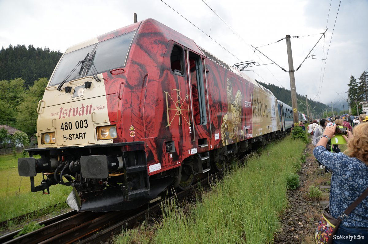 Palotailván. Negyvenperces megálló &bullet;  Fotó: Barabás Ákos