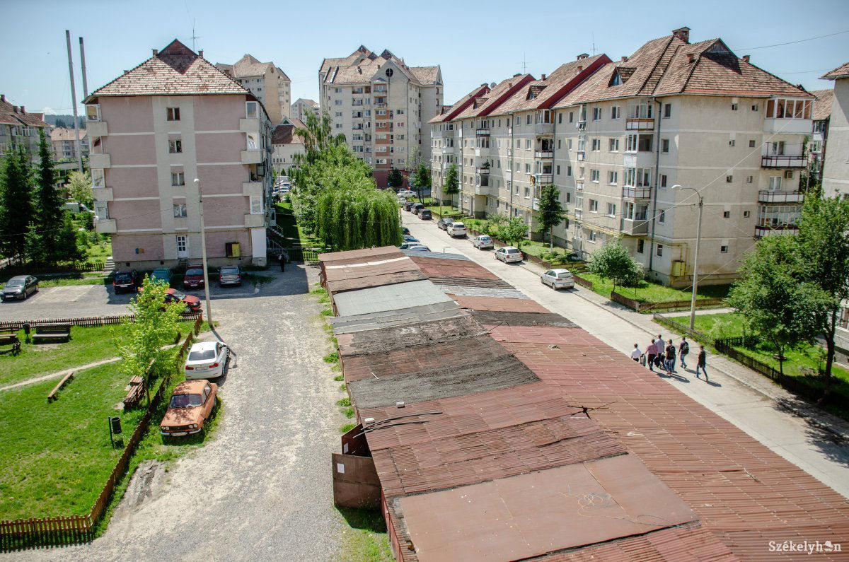 Június 30-áig fel kell számolni a garázssort &bullet;  Fotó: Gecse Noémi