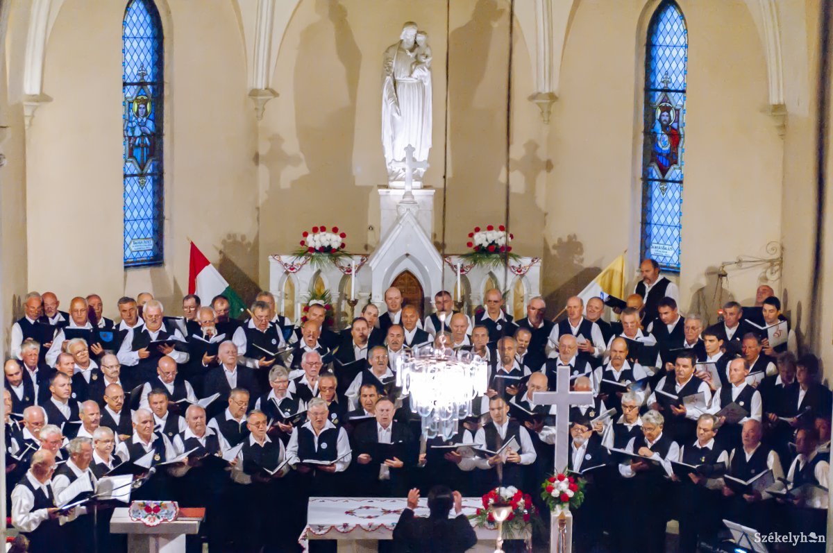 &bullet;  Fotó: Gábos Albin