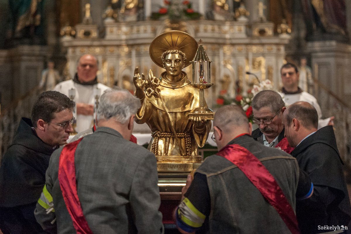 &bullet;  Fotó: Pinti Attila