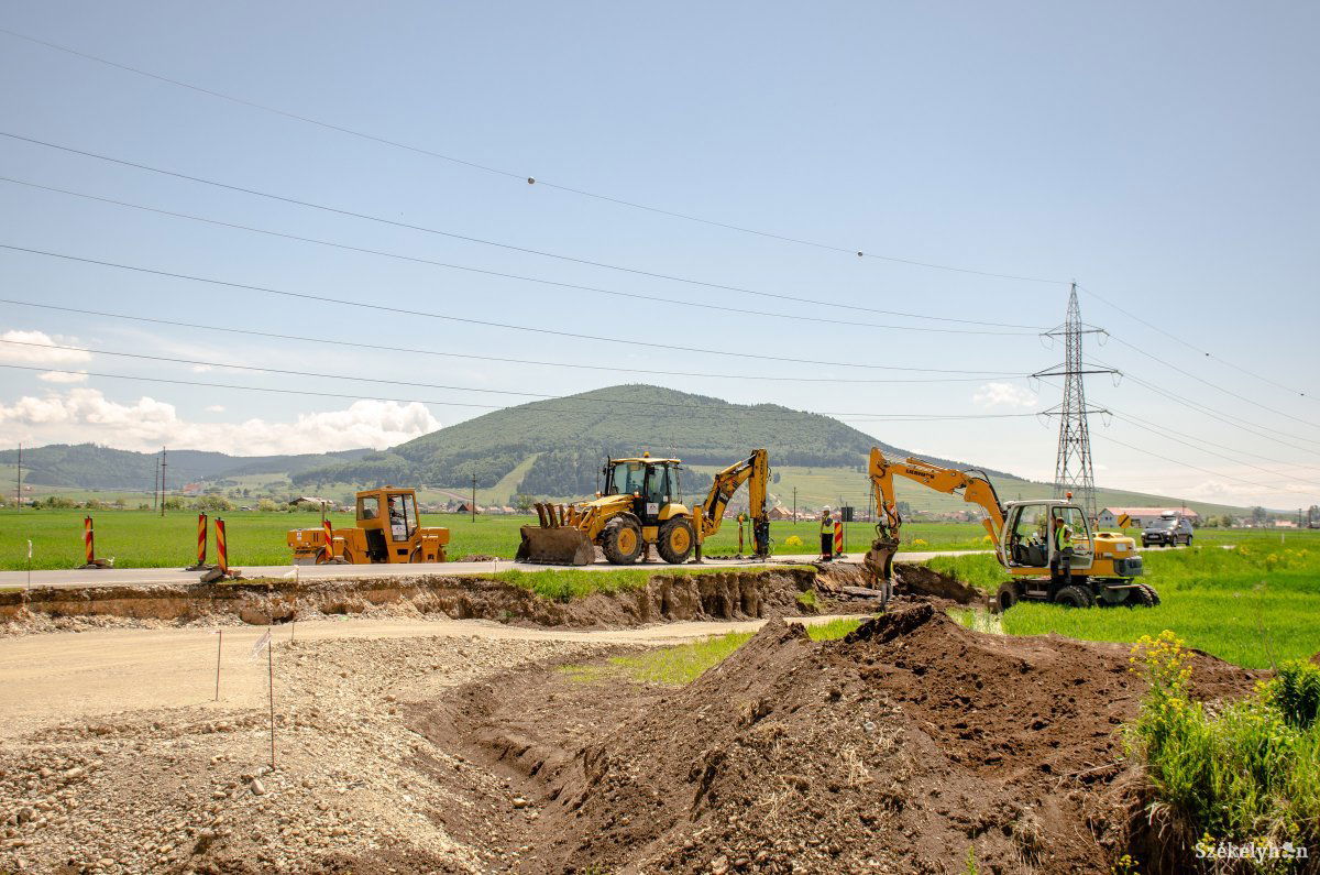 Csíkszereda északi kijáratánál átalakítják az útkereszteződést. Körforgalom készül &bullet;  Fotó: Gecse Noémi