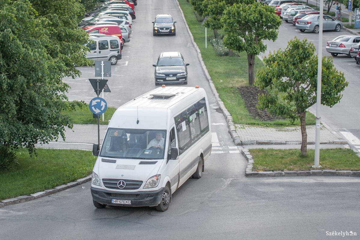 Érdemes lesz igényelni az ingyenes bérletet, hiszen hamarosan elindítják a kibővített buszparkot •  Fotó: Pinti Attila