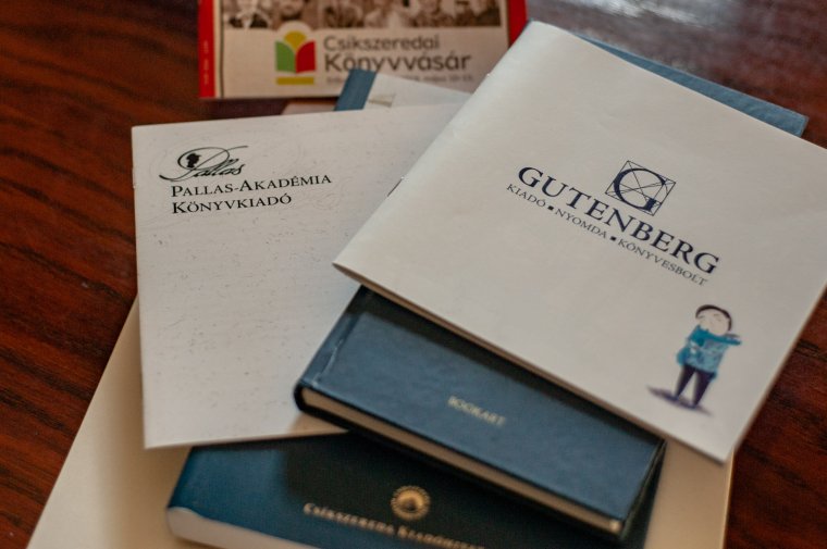 Könyvújdonságokkal, programokkal készülnek a vásárra