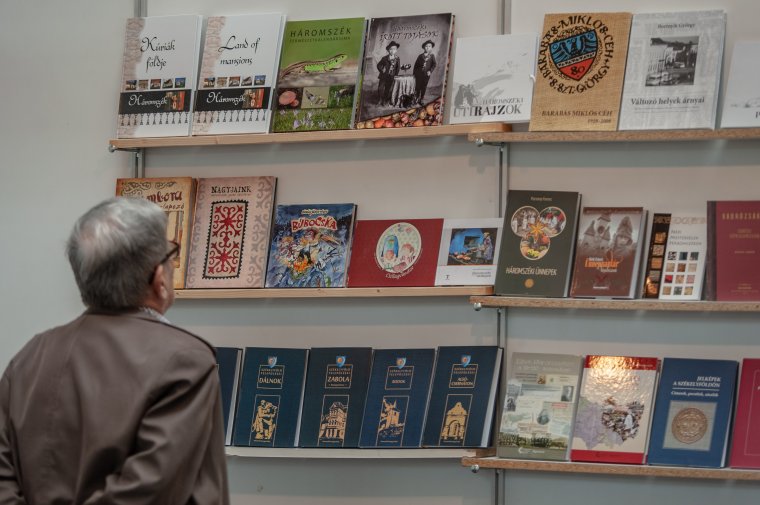 Mini könyvvásárt tartanak a marosvásárhelyi Bernády Házban