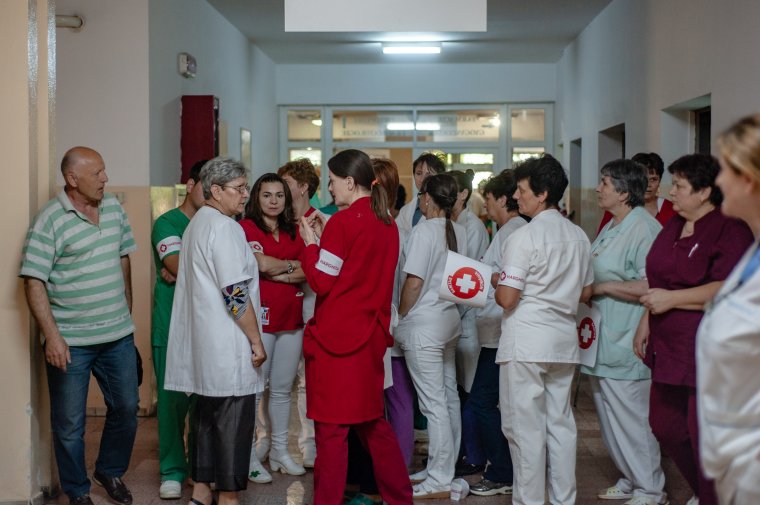 Sürgősségi ellátásra szorul az egészségügy – számos városban tiltakoztak a kórházak alkalmazottai