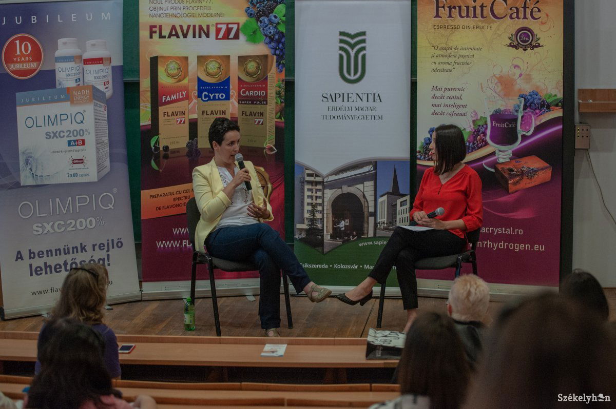 Szilveszter Anikó gyermekgyógyásszal Pál Bíborka, a Flastrom főszervezője beszélgetett &bullet;  Fotó: Gecse Noémi