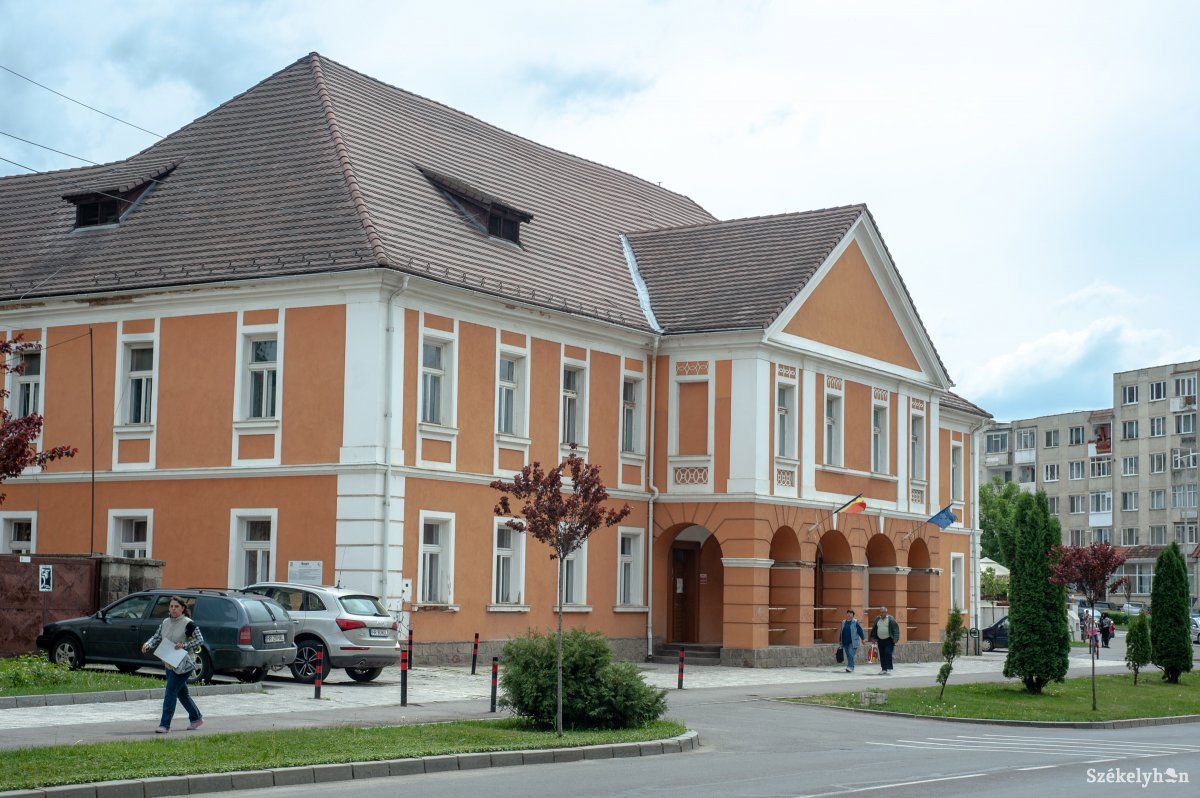 A Csíkszeredai Megyei Sürgősségi Kórház fül-orr-gége osztályán ápolják a bántalmazottat &bullet;  Fotó: Gecse Noémi