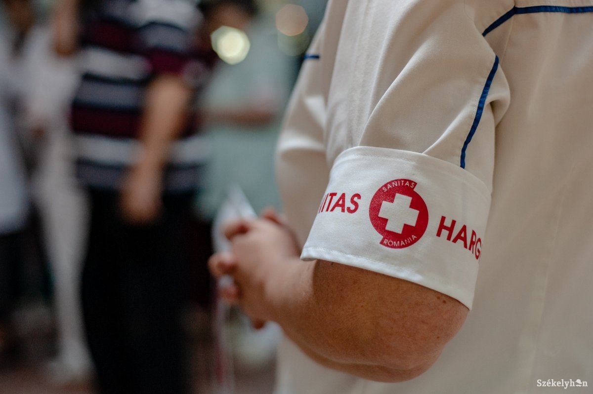Karszalaggal jelzik elégedetlenségüket az egészségügyi szakszervezet tagjai. A japánsztrájk három napig tart. Képünk illusztráció •  Fotó: Gecse Noémi