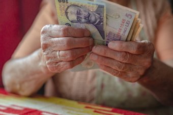 Összeadta a miniszter, hogy egy év alatt mekkora értékű támogatást kaphat egy rászoruló