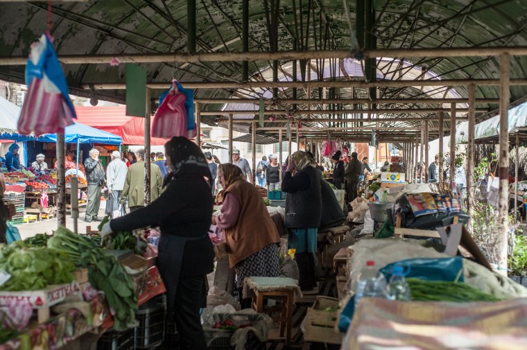 Már alig találni őstermelőt a csíkszeredai zöldségpiacon