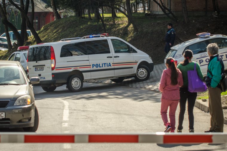 Ököllel, bicskákkal, botokkal estek egymásnak
