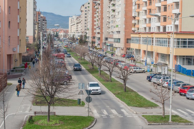 Buszsávok, kerékpárutak lesznek a parkolók helyén
