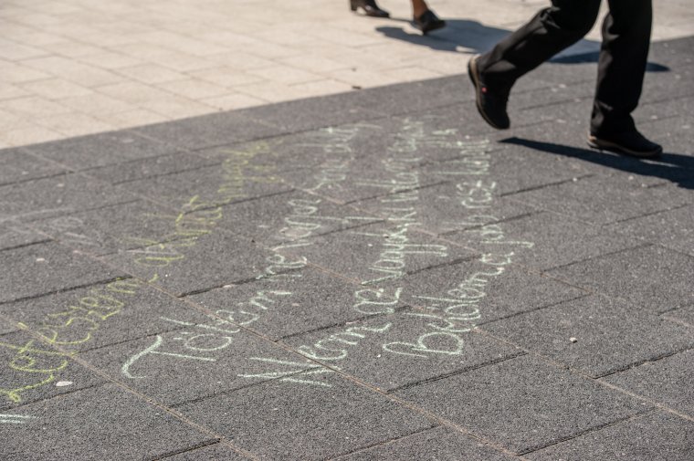 „Aki verset mond, lélegzetté válik” – Alkotók gondolatai a magyar költészet napján