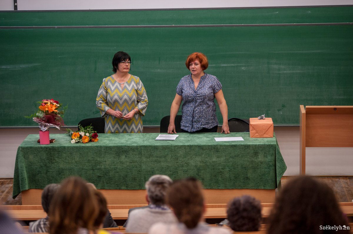 Gagyi Lídia nyugalmazott tüdőgyógyász főorvos (balról) az idei díjazott •  Fotó: Gecse Noémi