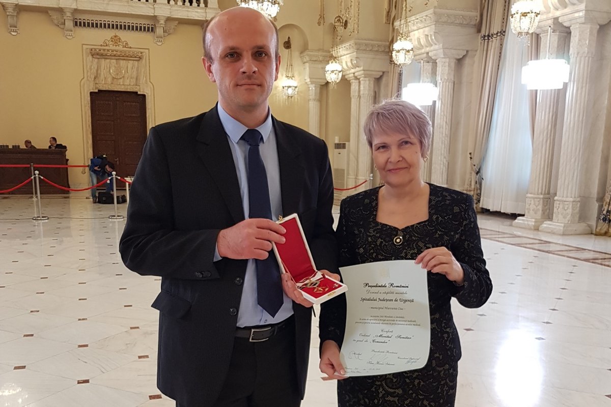 Dr. Adrian Dobrică mellkassebész és dr. Konrád Judit kórházmenedzser • Fotó: Hargita Megye Tanácsa sajtószolgálata