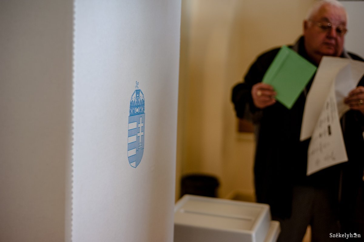 Magyarország Csíkszeredai Főkonzulátusán is nagyon sokan szavaztak vasárnap • Fotó: Gecse Noémi