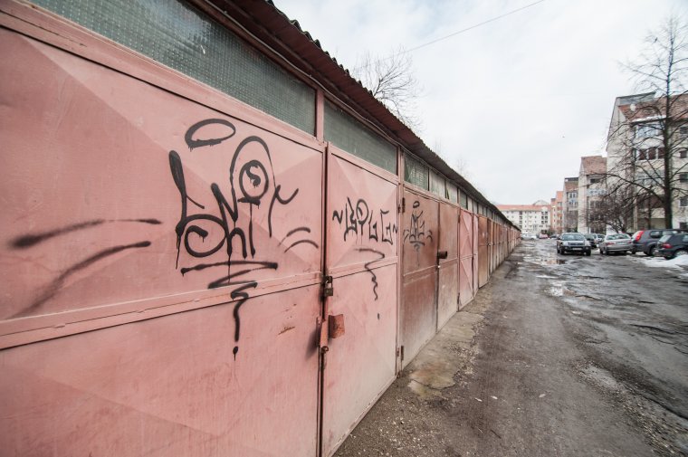 Kezdeményezés indult, hogy „egyszer és mindenkorra” megszabaduljanak a csíkszeredaiak a pléhgarázsoktól