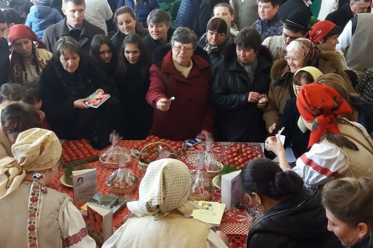 Kesicéket készítettek, tojásokat írtak és értékesítettek