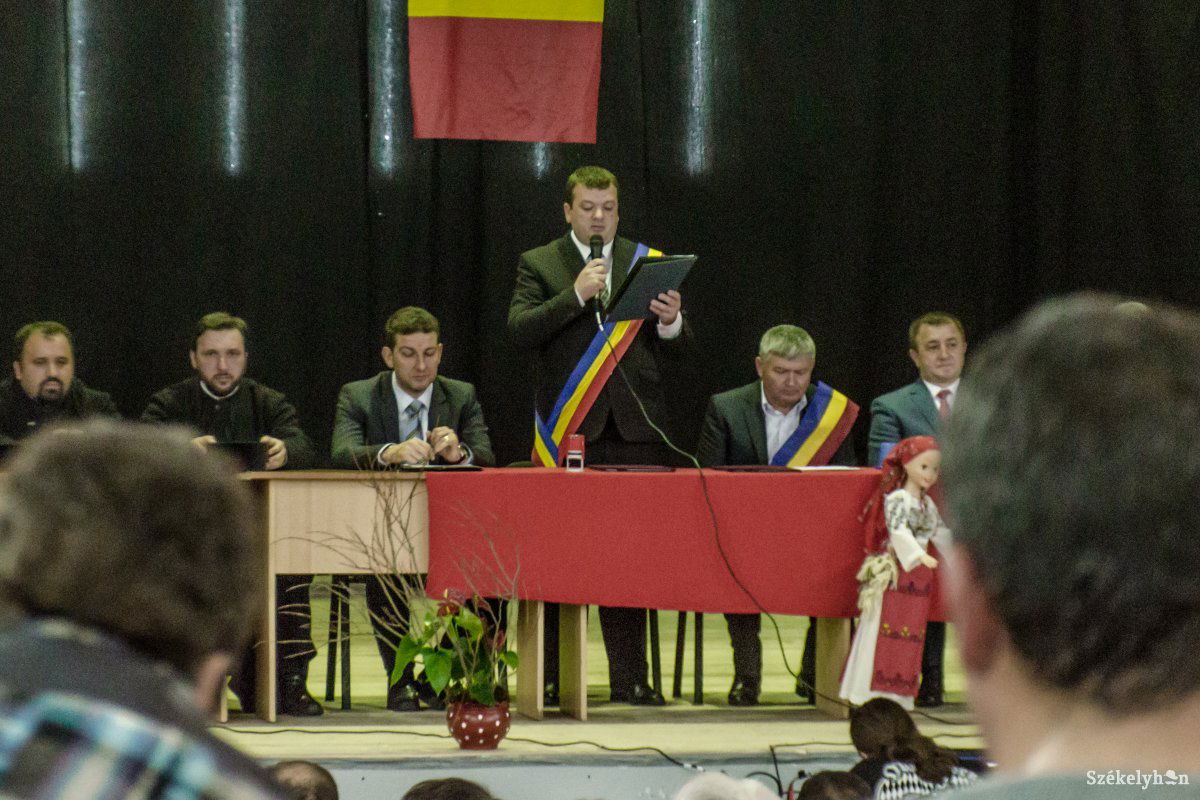Iojiban Gheorghe, Balánbánya polgármestere üdvözli a jelenlévőket •  Fotó: Pinti Attila