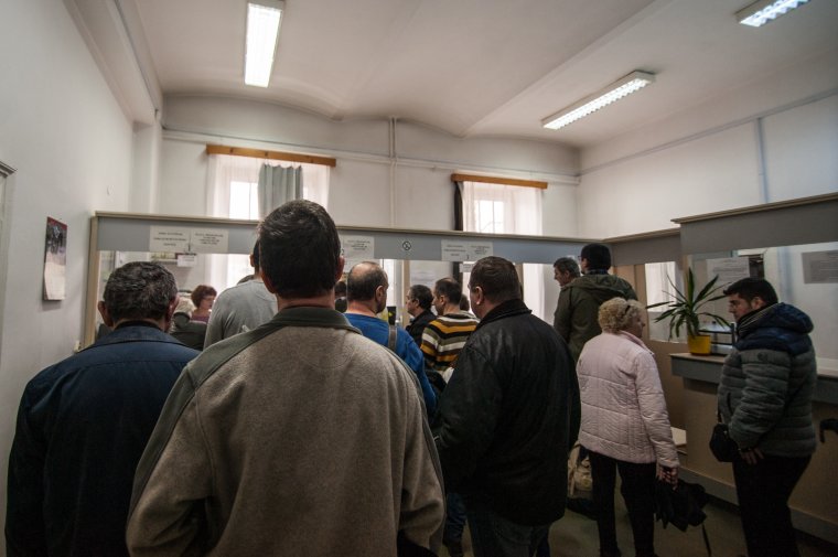 A határidő végéhez közeledve hosszú sorokat eredményez a tízszázalékos adókedvezmény
