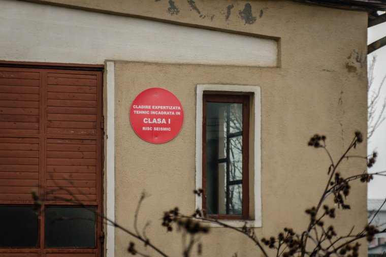 Panelházak, iskolák, óvodák földrengésbiztossá tételére igényelnek finanszírozást a romániai önkormányzatok