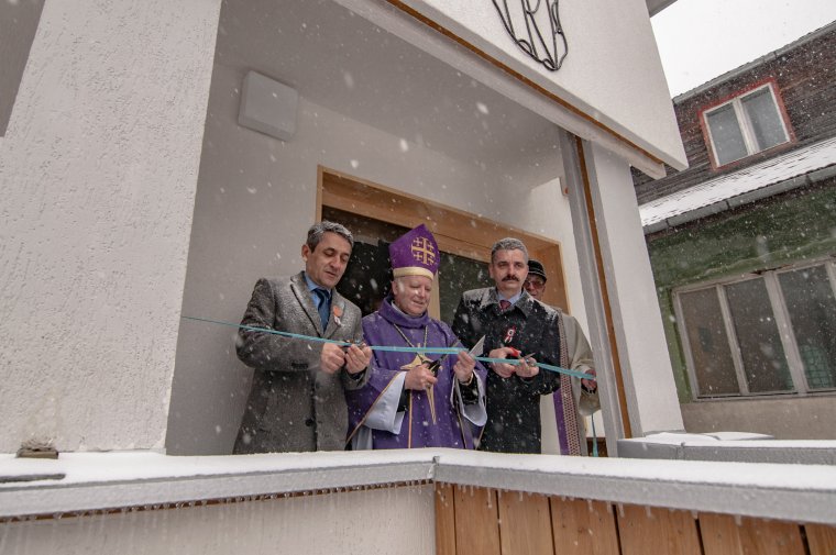 Tusnádfürdőn felszentelték a plébánia új épületét és letették a Szent Anna tanulmányi ház alapkövét