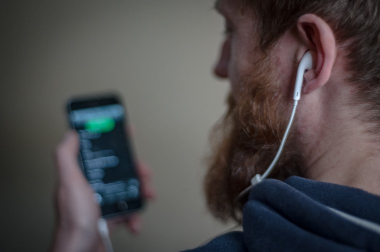 Egy kutatás szerint okostelefonunkkal emberi csigákként a zsebünkben hordjuk lakásunkat