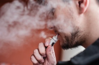Új nikotinfüggőségi hullám: világszerte mintegy 15 millió gyerek e-cigarettázik