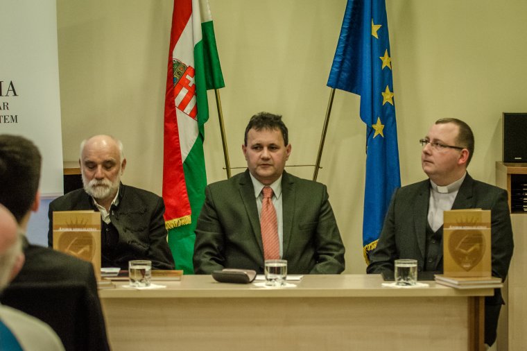 Aporok szolgálatban