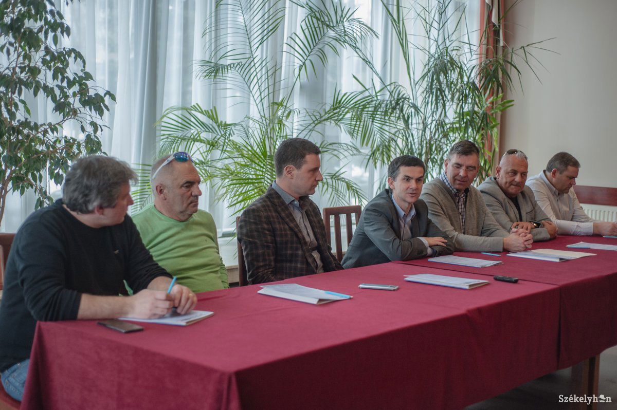 Balról jobbra: Bereczky Szilárd, Márton Simon, Tánczos Barna, Tóth László, Kopacz Zoltán, Hodos László és Bartalis Levente •  Fotó: Gecse Noémi