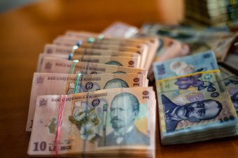Csütörtökön fogadja el a kormány a bruttó minimálbér 3300 lejre emeléséről szóló sürgősségi rendeletet
